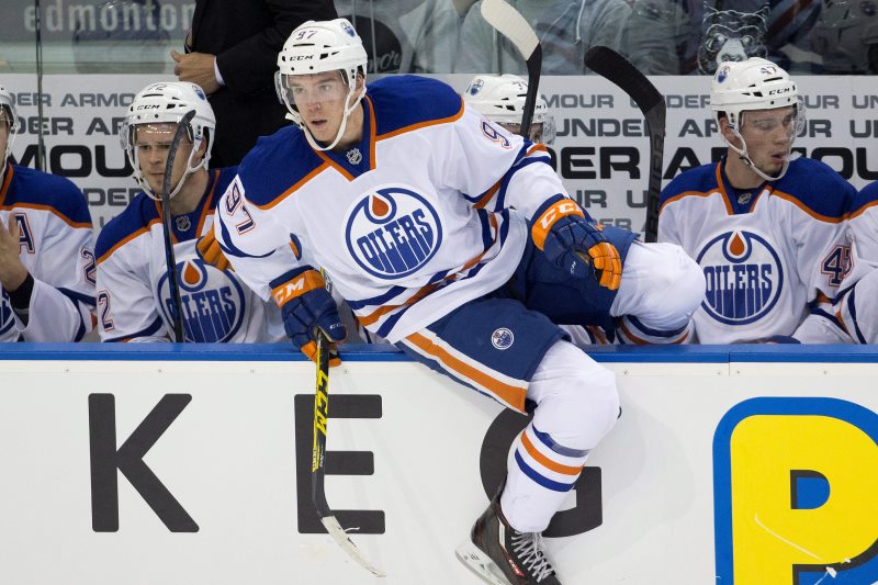 Connor McDavid se poprvé trefil v NHL.