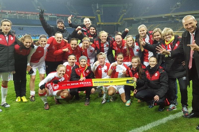 Fotbalistky pražské Slavie postoupily do osmifinále Ligy mistryň.