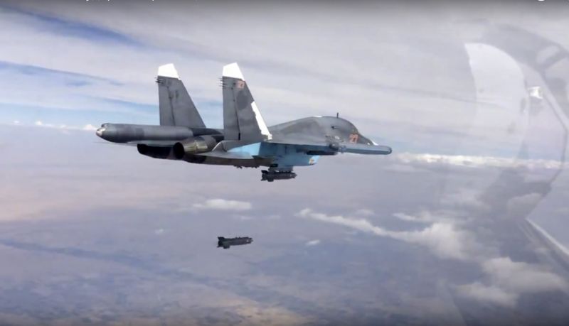 Ruská stíhačka SU-34 útočí na Sýrii (ilustrační foto).