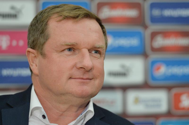 Výhra v Nizozemsku, předvedený výkon a první místo v kvalifikační skupině naplnily trenéra české fotbalové reprezentace Pavla Vrbu optimismem. Výhra v Nizozemsku, předvedený výkon a první místo v kvalifikační skupině naplnily trenéra české fotbalové reprezentace Pavla Vrbu optimismem.