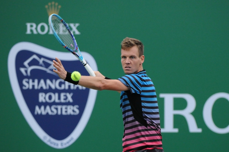 Tenista Tomáš Berdych postoupil na turnaji v Šanghaji do čtvrtfinále. 