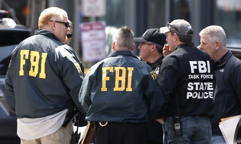 Británie a Spojené státy žádají libyjské úřady, aby umožnily skotským detektivům a příslušníkům FBI oba podezřelé vyslechnout v hlavním libyjském městě. 