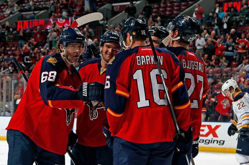 Jaromíru Jágrovi se na startu nového ročníku NHL daří.