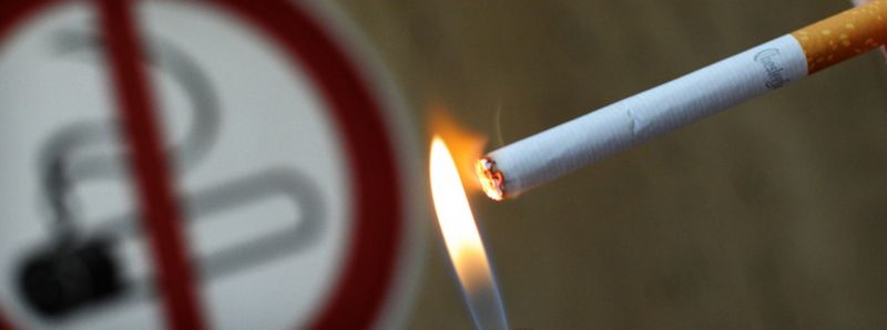 Protikuřácká novela se bude týkat celkového zákazu kouření v restauracích i prodeje cigaret a alkoholových nápojů v automatech (ilustrační foto. Protikuřácká novela se bude týkat celkového zákazu kouření v restauracích i prodeje cigaret a alkoholových nápojů v automatech (ilustrační foto.
