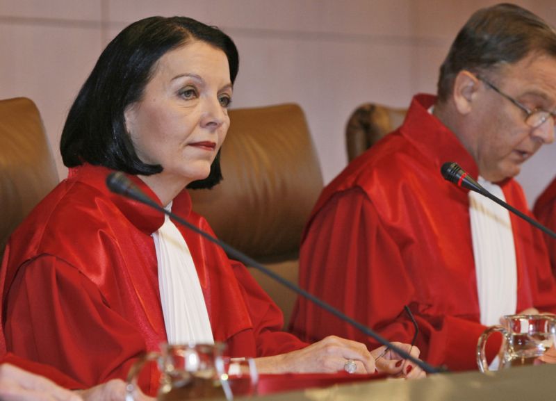Christine Hohmannová-Dennhardtová, bývalá politička a soudkyně ústavního soudu. Christine Hohmannová-Dennhardtová, bývalá politička a soudkyně ústavního soudu.