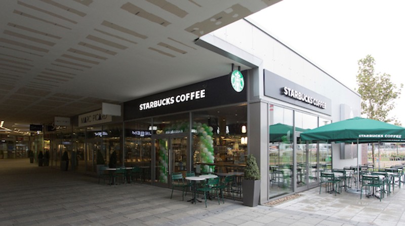 Starbucks u Fashion Areny. Starbucks u Fashion Areny.