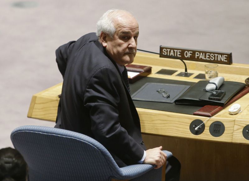 Palestinský vyslanec při OSN Rijád Mansúr.