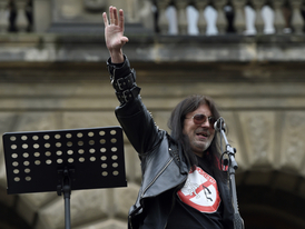 Demonstrace nazvaná Za naši kulturu a bezpečnou zem. Akci podpořil i zpěvák Aleš Brichta.