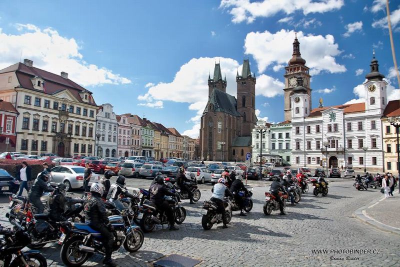 Svatováclavská jízda Blanických rytířů v Hradci Králové.