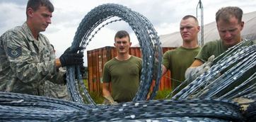 Takzvaný NATO drát se nyní v Evropě ani nestačí vyrábět.