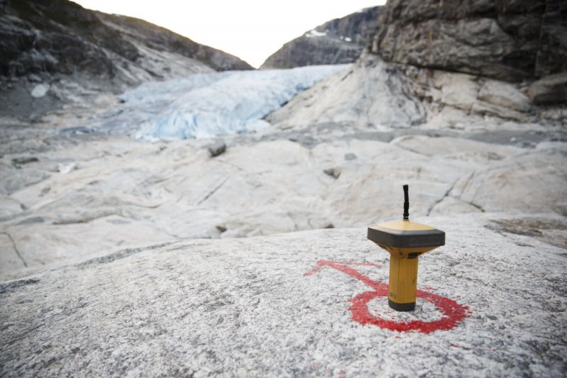 V důsledku globálního oteplování tají ledovce. V důsledku globálního oteplování tají ledovce.