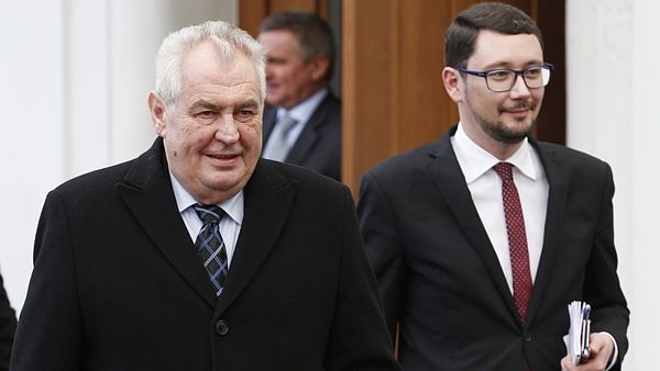 Prezident Miloš Zeman a jeho mluvčí Jiří Ovčáček. Prezident Miloš Zeman a jeho mluvčí Jiří Ovčáček.