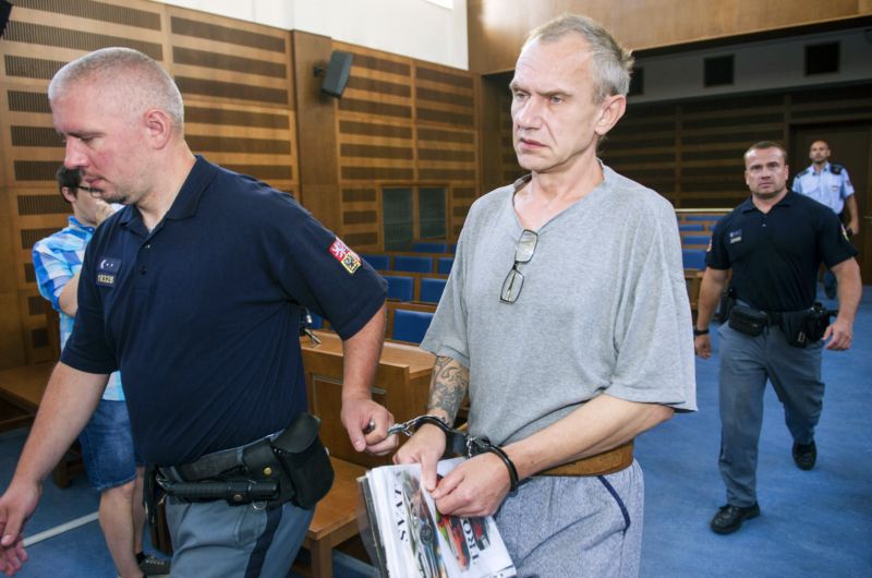 Pavel Pekár u Krajského soudu v Hradci Králové.