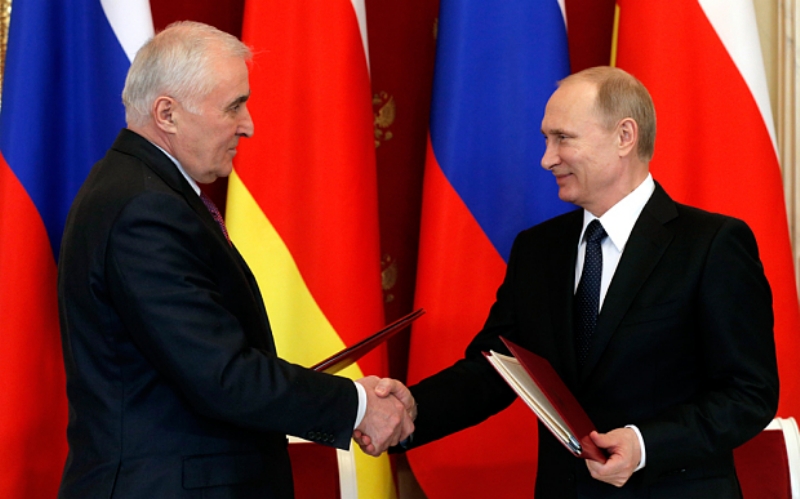 Leonid Tibilov a Vladimir Putin.