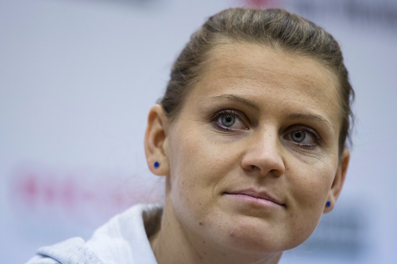 Lucie Šafářová podlehla na turnaji v Moskvě ve druhém kole po velké bitvě domácí tenistce Anastasii Pavljučenkovové 1:6, 7:6, 3:6 a boj o účast ve dvouhře na Turnaji mistryň už nemá ve vlastních rukách.