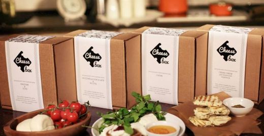 Pětadvacetiltá Valeria Opanasjuková na svém internetovém obchodě s názvem Cheese Box prodává sady na připravu domácích sýrů.