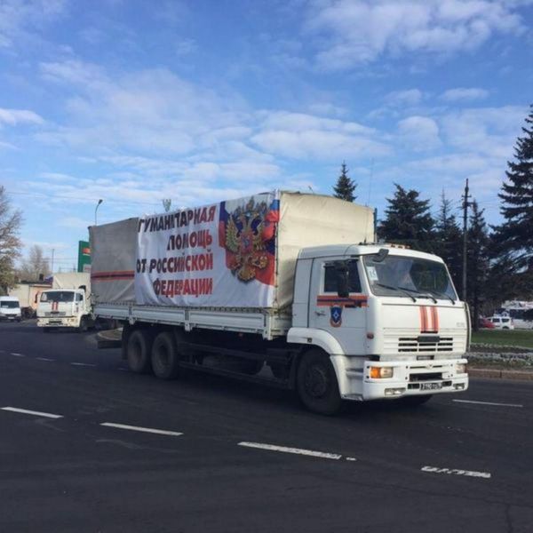 Ruský konvoj s humanitární pomocí mířící na východní Ukrajinu.