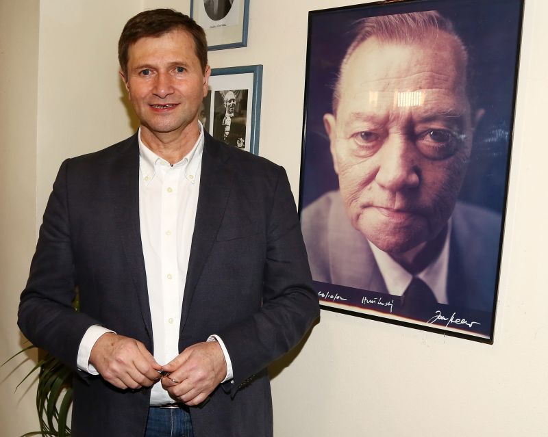 Jan se dal na herectví díky tatínkovi.