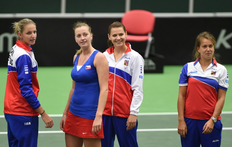 Český tým vyzve Rusky. Zleva Karolína Plíšková, Petra Kvitová, Lucie Šafářová a Barbora Strýcová. Český tým vyzve Rusky. Zleva Karolína Plíšková, Petra Kvitová, Lucie Šafářová a Barbora Strýcová.