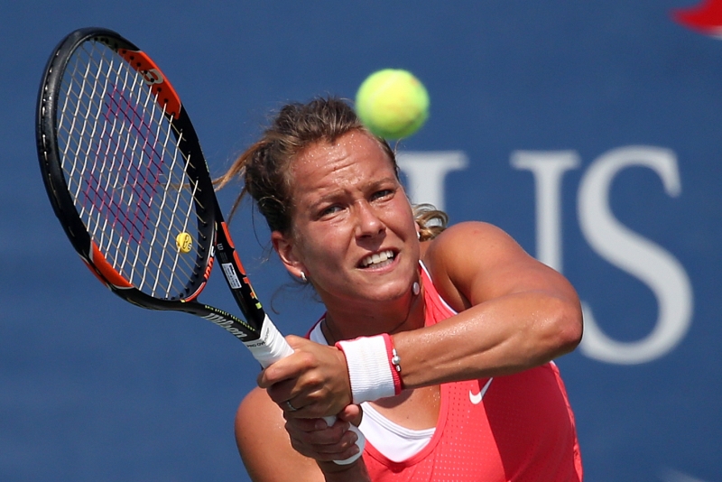 Loňská finalistka Barbora Strýcová postoupila na halovém turnaji v Lucemburku do čtvrtfinále. Loňská finalistka Barbora Strýcová postoupila na halovém turnaji v Lucemburku do čtvrtfinále.