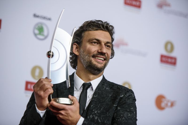 Koncert Jonase Kaufmann se odkládá.