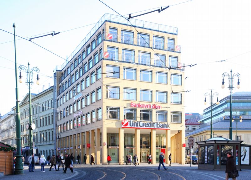 Bankovní dům UniCredit Bank na náměstí Republiky v Praze. Bankovní dům UniCredit Bank na náměstí Republiky v Praze.