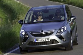 Ekologové si posvítili na emise Opelu Zafira.