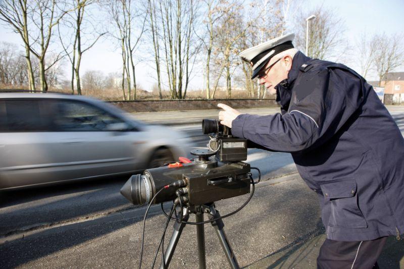 Překročení rychlosti může do budoucna vyjít řidiče velmi draho (ilustrační foto). Překročení rychlosti může do budoucna vyjít řidiče velmi draho (ilustrační foto).