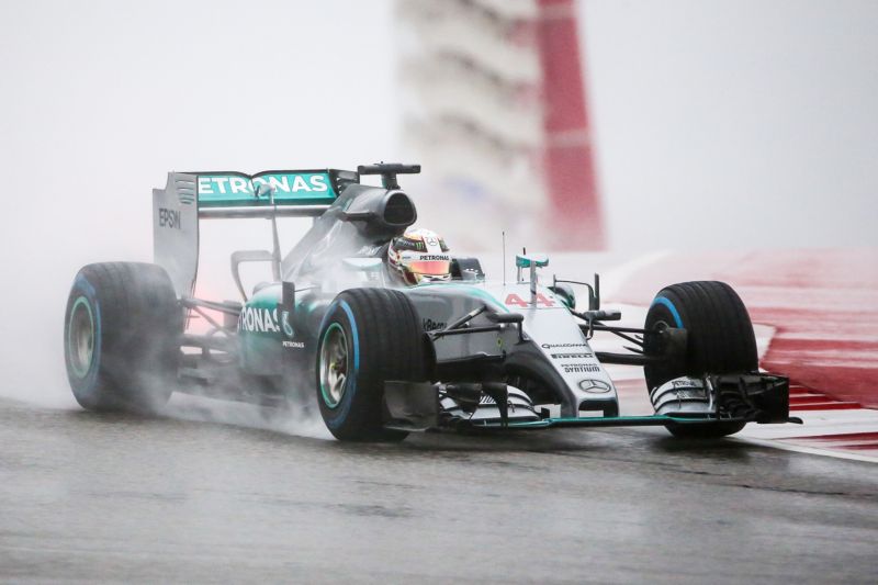 Nový mistr světa Lewis Hamilton ukázal své schopnosti i ve velmi bláznivém závodě v USA. 