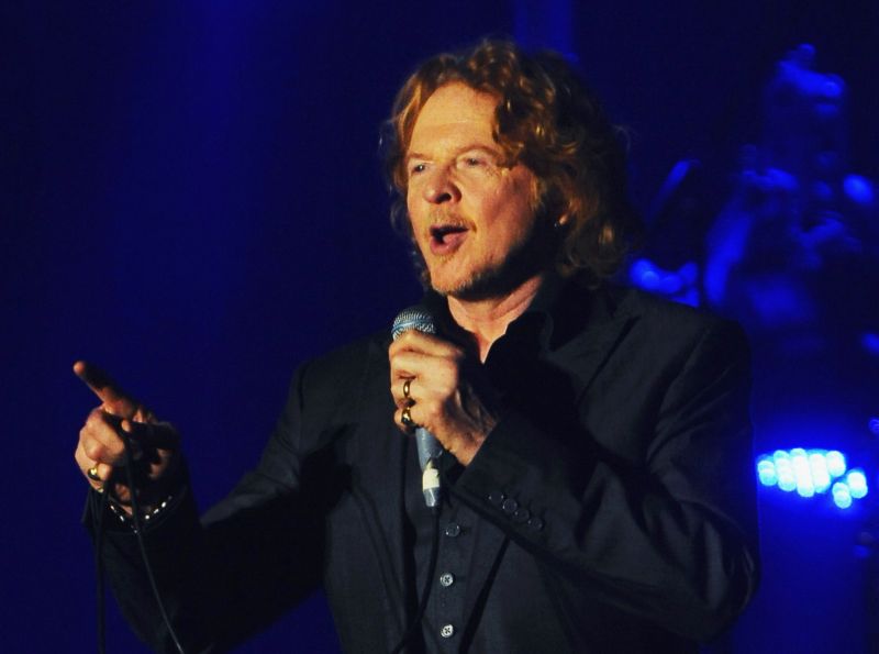 Mick Hucknall, zpěvák a frontman britské popové skupiny Simply Red. Mick Hucknall, zpěvák a frontman britské popové skupiny Simply Red.