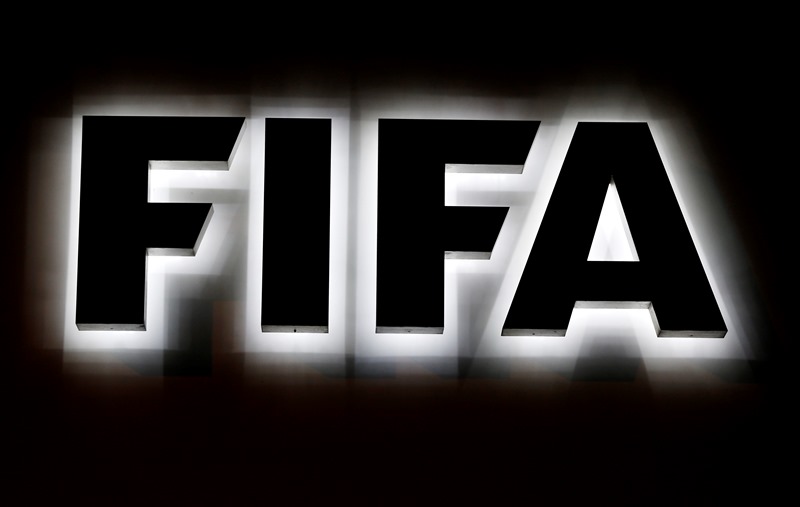 O půlnoci se uzavřou kandidátské přihlášky na prezidenta FIFA.