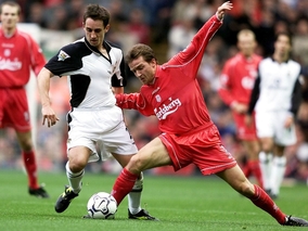 Garry Neville v akci.