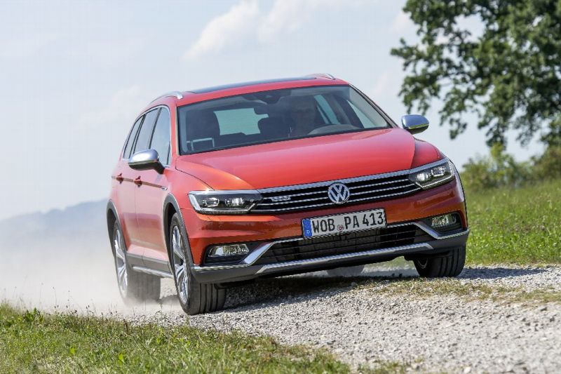 Nový Passat Alltrack dostal robustní offroadový styl.