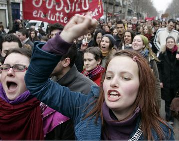 Paříž: demonstrace mladých za více pracovních příležitostí.