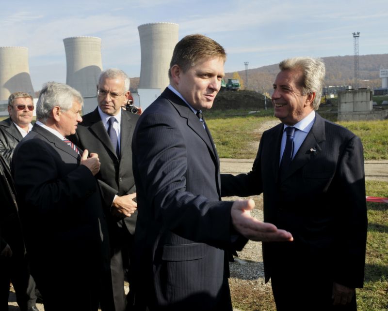 Slovenský premiér Robert Fico u jaderné elektrárny v Mochovcích. Slovenský premiér Robert Fico u jaderné elektrárny v Mochovcích.
