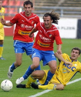 Petr Jiráček v dresu Plzně v létě 2009.