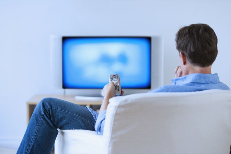 Diváci budou moci během sledování TV využít různé internetové doplňky (ilustrační foto). Diváci budou moci během sledování TV využít různé internetové doplňky (ilustrační foto).