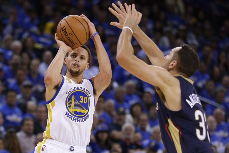 Stephen Curry nasázel 40 bodů. 