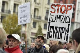 Protestní shromáždění proti nelegální imigraci v Brně.