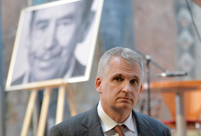 Americký profesor historie Timothy Snyder převzal 5. října v Praze Cenu Nadace Dagmar a Václava Havlových Vize 97.