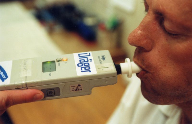 Elektrárna může zaměstnanci pod vlivem alkoholu udělit pokutu až ve výši 120 tisíc korun. Elektrárna může zaměstnanci pod vlivem alkoholu udělit pokutu až ve výši 120 tisíc korun.