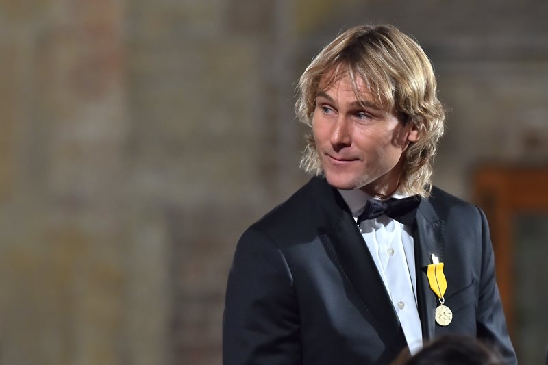 Pro bývalého fotbalistu Pavla Nedvěda je státní vyznamenání Za zásluhy velkou poctou a cení si ho více než všech fotbalových ocenění, která za svou kariéru získal.