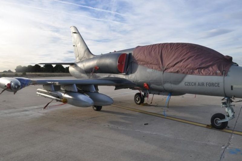 České bojové letadlo L-159 se při aliančním cvičení ve Španělsku srazilo se supem.