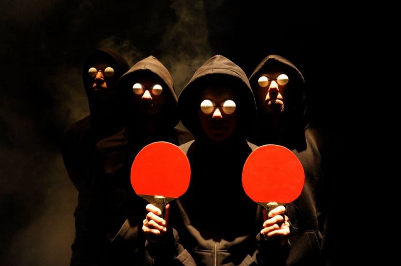Taneční pocta ping-pongu v podání souboru 420people. Taneční pocta ping-pongu v podání souboru 420people.