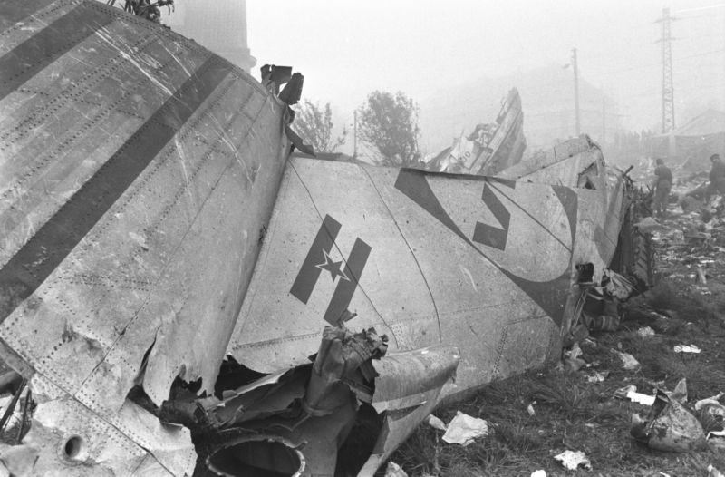 Havárie jugoslávského dopravního letadla typu DC-9 na lince Tivat-Praha v blízkosti letiště Praha-Ruzyně (Suchdol).