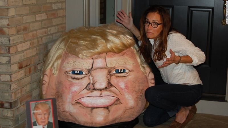 Dílo nazvané Trumpkin váží téměř 170 kilogramů a jeho výroba zabrala deset hodin.