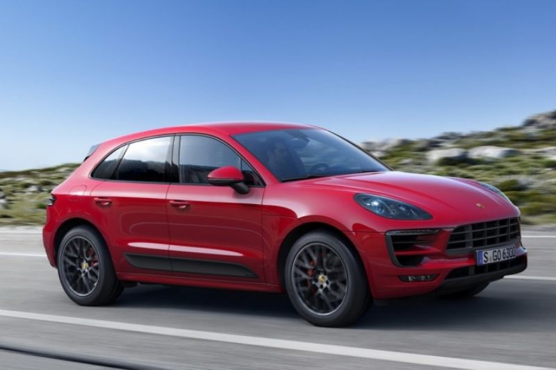 Porsche Macan GTS s černě vyzdobeným exteriérem.