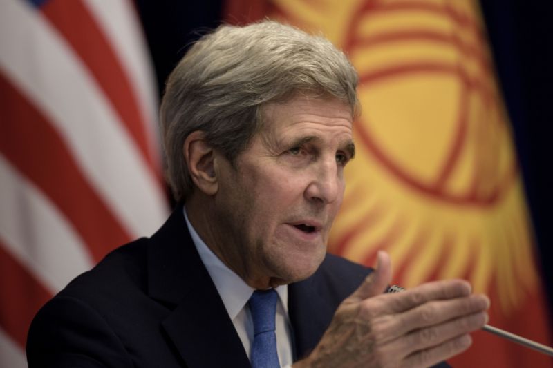 John Kerry promluvil v Kyrgyzstánu o syrské krizi. John Kerry promluvil v Kyrgyzstánu o syrské krizi.