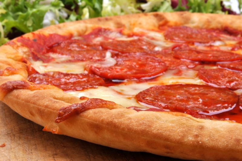 Z množství těsta by byla obrovská pizza. Z množství těsta by byla obrovská pizza.