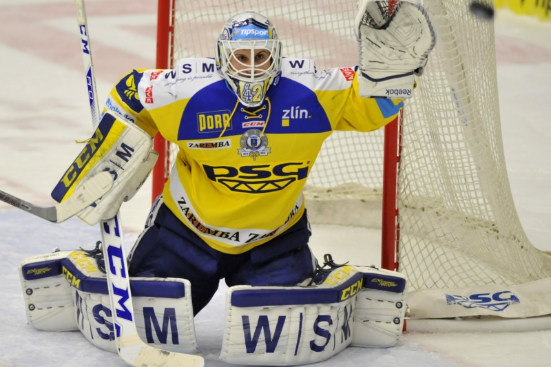 Utkání 16. kola hokejové extraligy: HC PSG Zlín - HC Oceláři Třinec, 1. listopadu ve Zlíně. Zlínský brankář Libor Kašík.